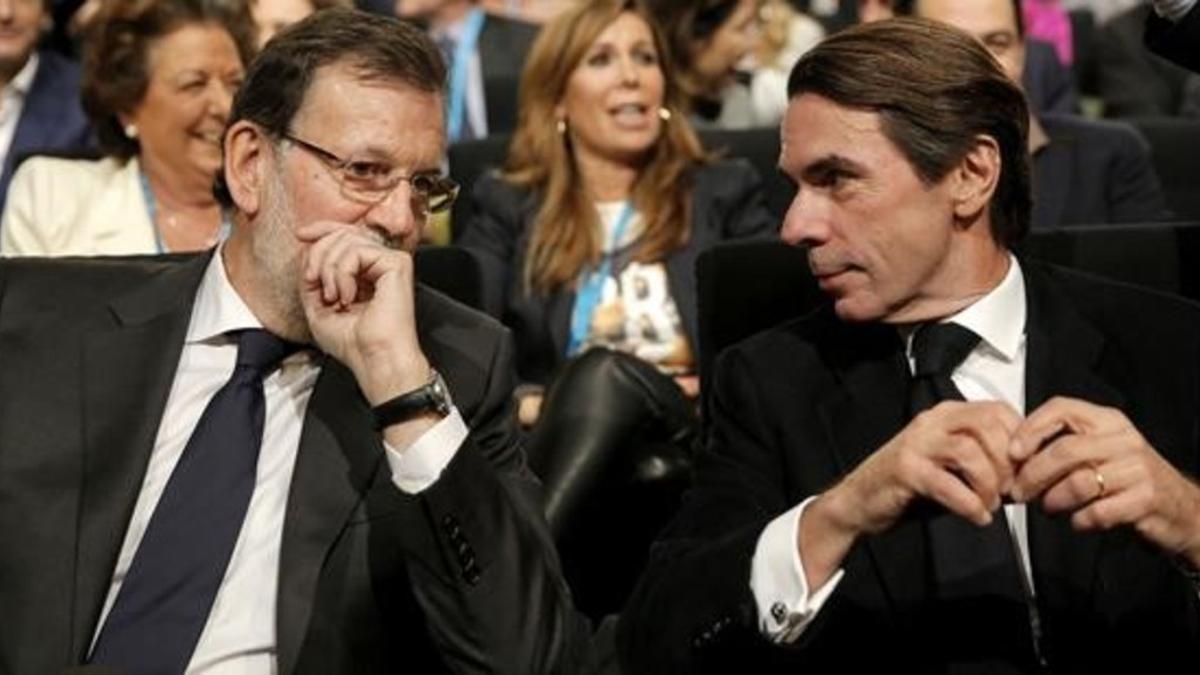 Mariano Rajoy y José María Aznar, en una imagen de la convención del PP del 2005.