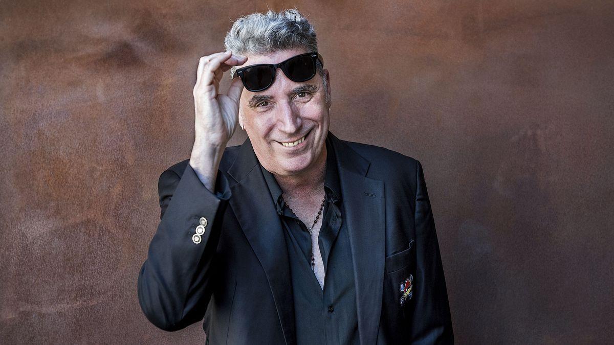 El cantante Loquillo vuelve al Iberia Fest.
