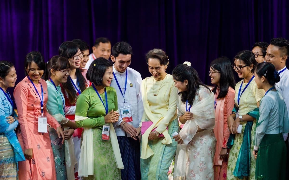 zentauroepp44804315 myanmar state counsellor aung san suu kyi leaves after deliv180828193911