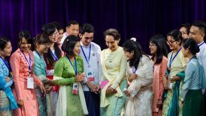 Aung San Suu Kyi, durante un acto con estudiantes en la Universidad de Yangon.