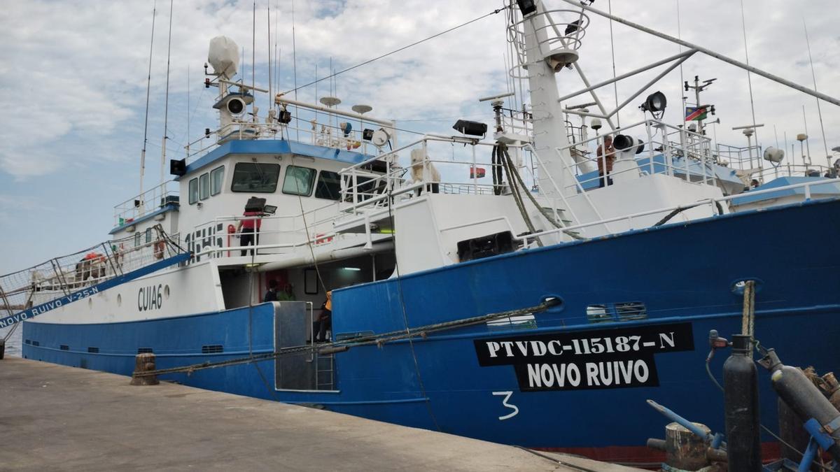El palangrero «Novo Ruivo», en Namibia