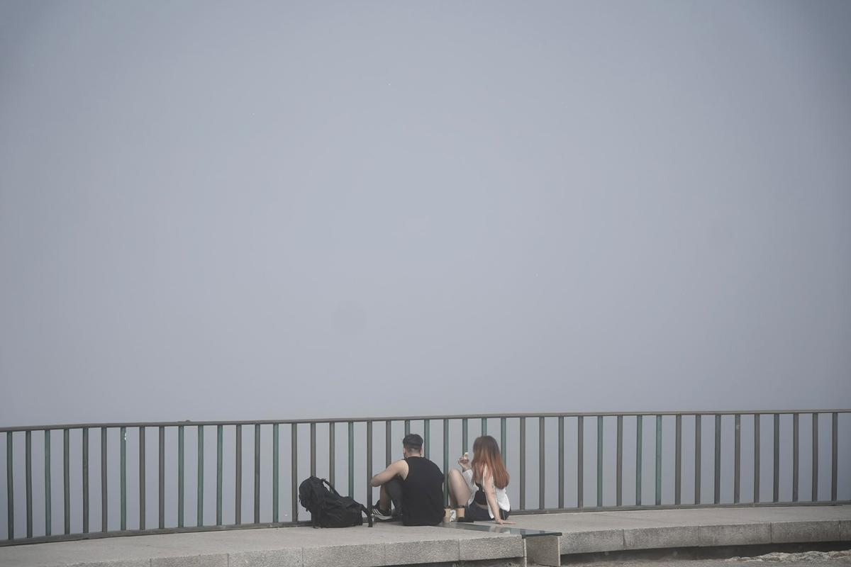 A Coruña recibe con niebla la semana del eclipse A Coruña recibe con niebla la semana del eclipse