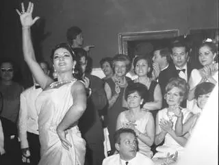 Lola Flores, el 'pipazo' y los 'mariquitas' que tanto la querían: una mirada diversa al icono pop que cumple 100 años