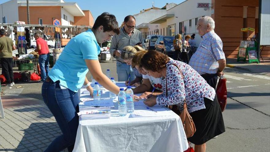 IU recoge firmas solicitando un segundo equipo de urgencias