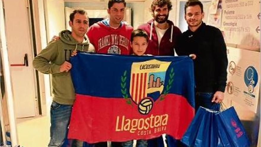 Jugadors i tècnics fan una visita a l&#039;hospital de Palamós