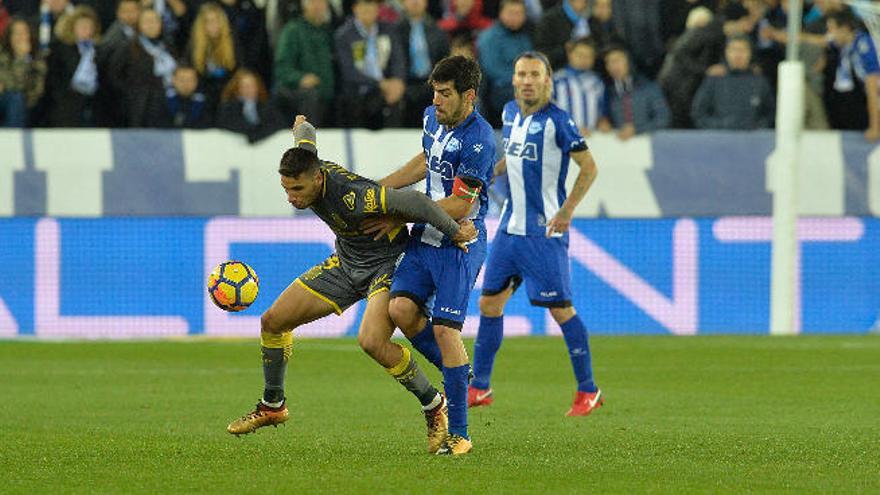 El Alavés, dueño de las dos áreas