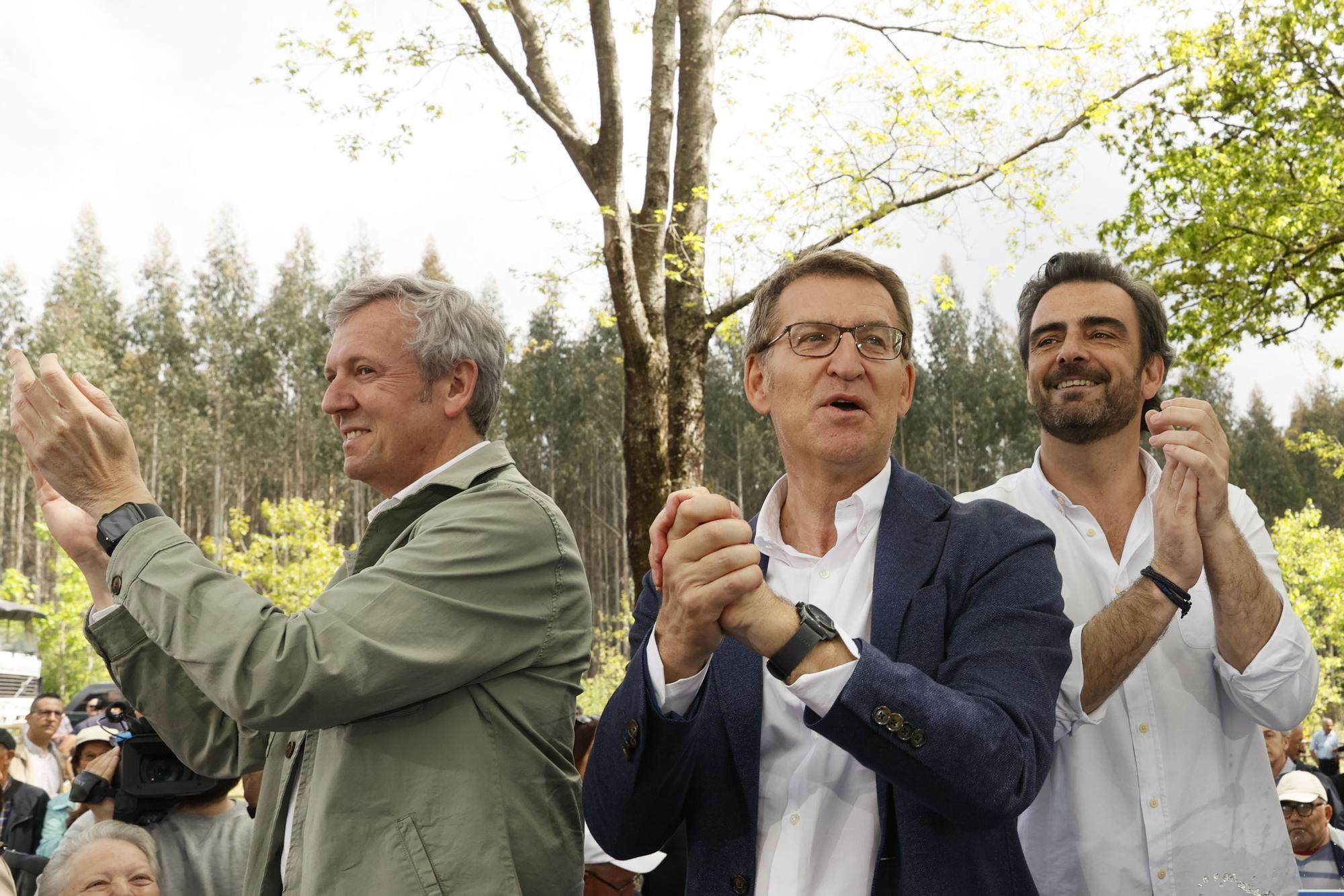 Feijóo se da un baño de masas a su regreso a Galicia