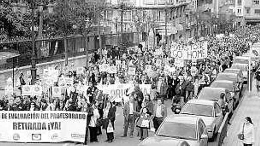 Una manifestación de docentes asturianos contra los planes de evaluación del  profesorado.