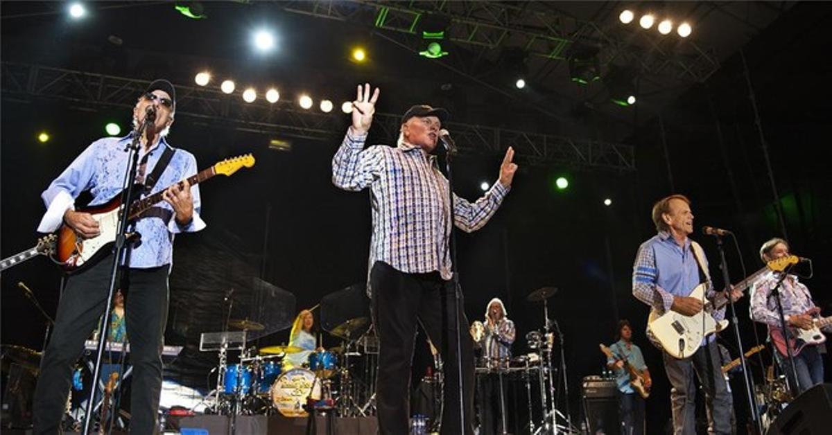 Un moment del concert de Beach Boys al Poble Espanyol. Un moment del concert de Beach Boys al Poble Espanyol.