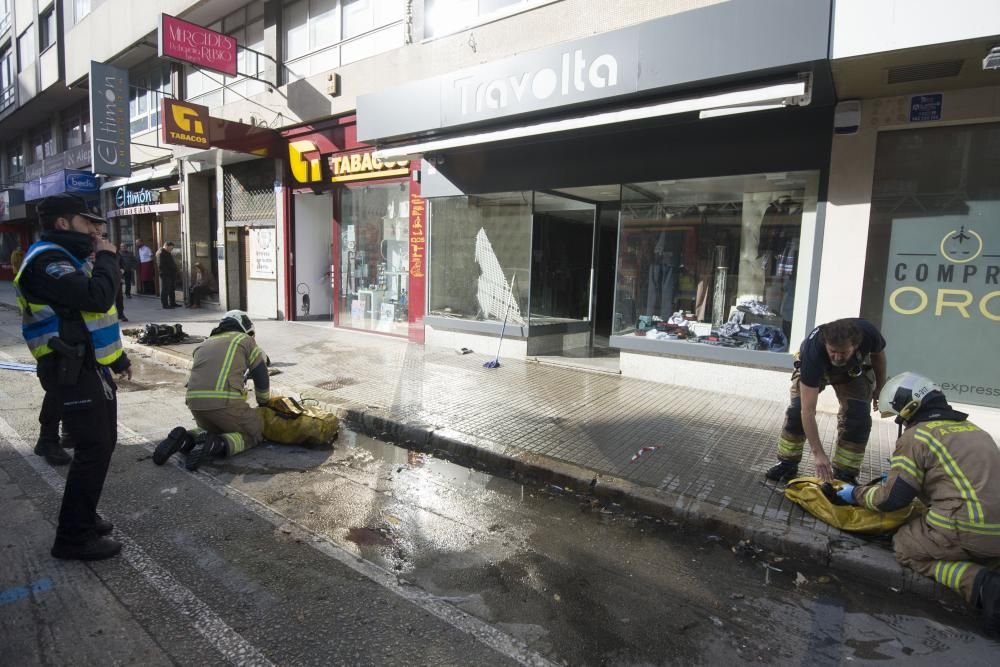 Incendio en un establecimiento comercial de Cuatro Caminos