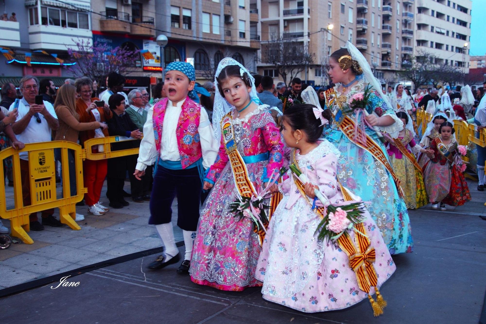 Búscate en la ofrenda y la entrega de premios de las fallas de Oliva