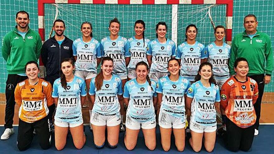 Formación del equipo sénior femenino del Balonmano Zamora.