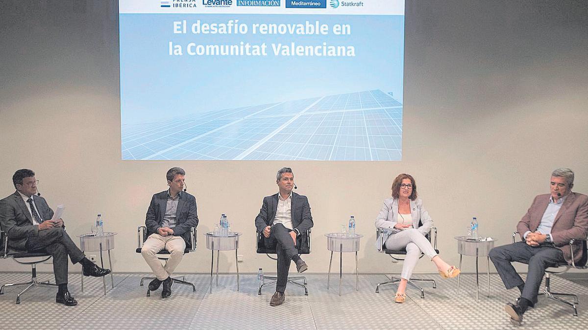 Toni Cabot, Pedro Fresco, José Miguel Ferrer, Silvia Cerdà y Adolfo Utor, en la primera mesa redonda.