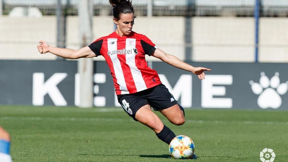 Eunate Arriaza durante un partido con el Athletic