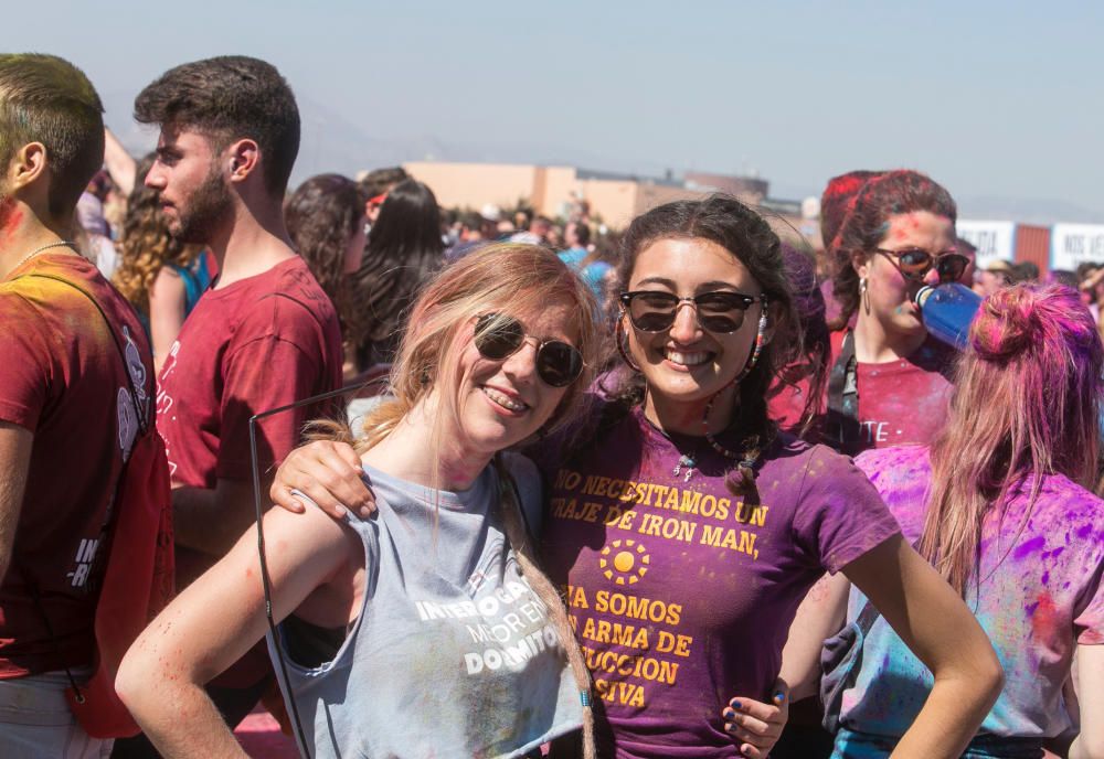 Miles de jóvenes disfrutan en las Paellas de Alicante