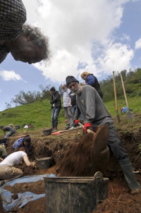 Excavación en la fosa de Parasimón