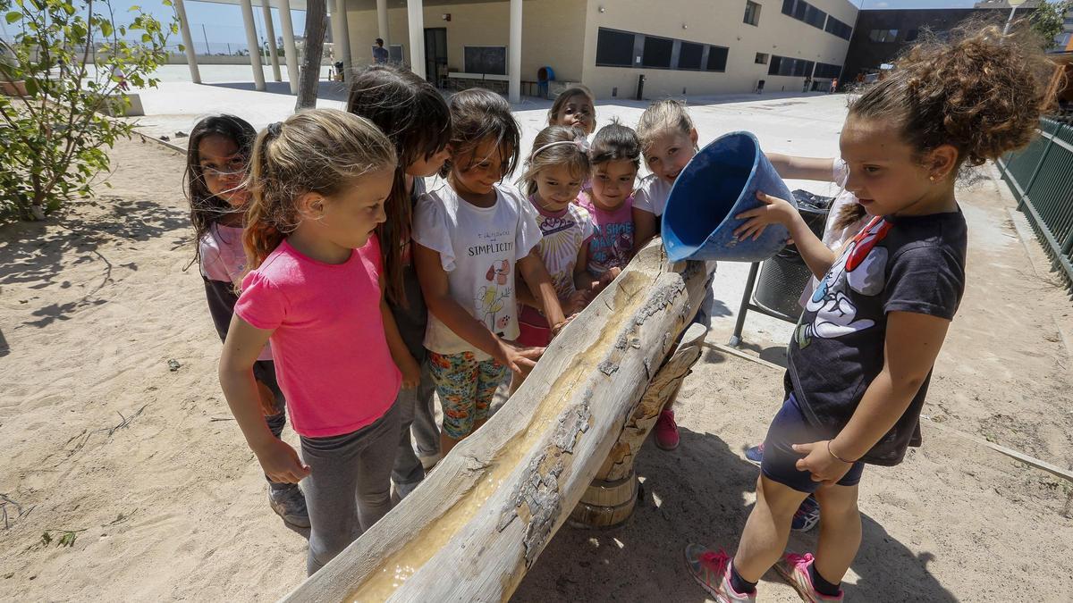 Imatge del pati coeducatiu del col·legi públic Princesa de Asturias d&#039;Elx.