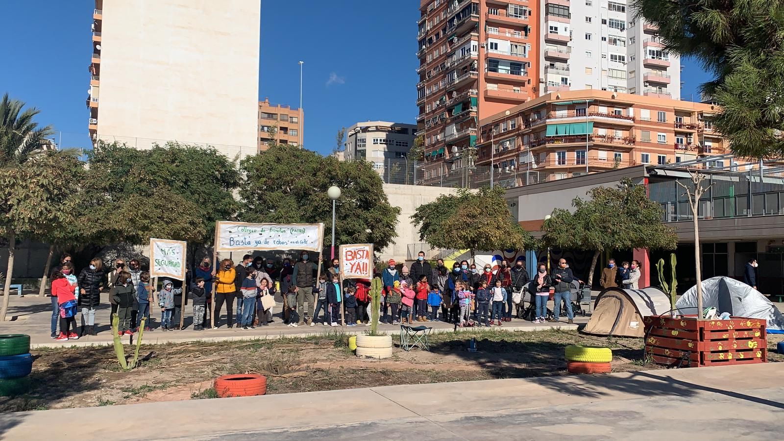 Patrullas de padres vigilan el colegio Benalúa tras cinco robos en dos semanas