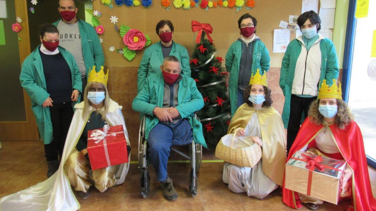 Las tres “Reinas Magas” visitan la sede de Aspadeza