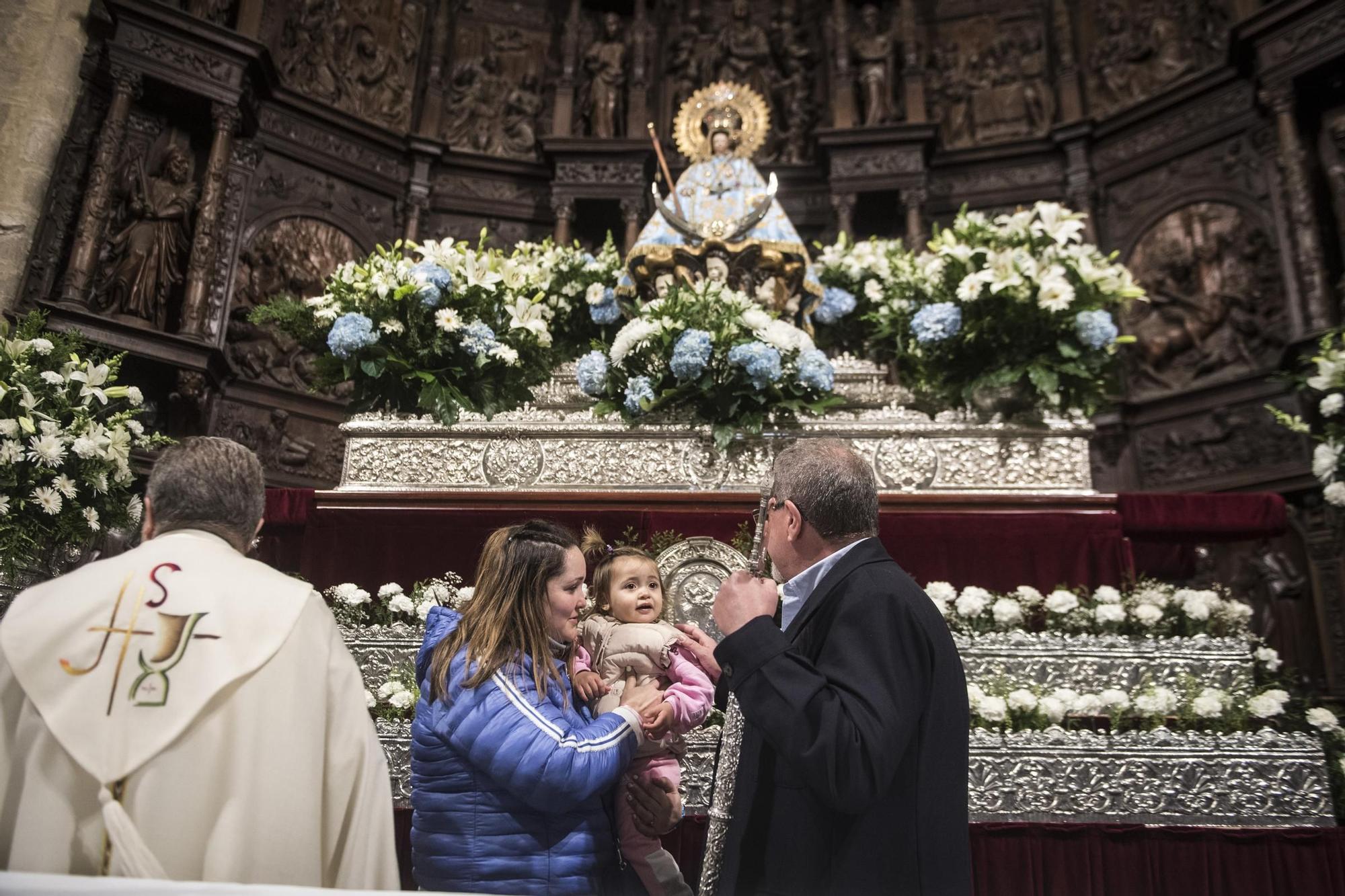 Así fue la presentación de los niños a la Virgen de la Montaña de Cáceres