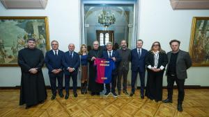 La delegación del Barça con el Padre Abat de Montserrat La delegación del Barça con el Padre Abat de Montserrat