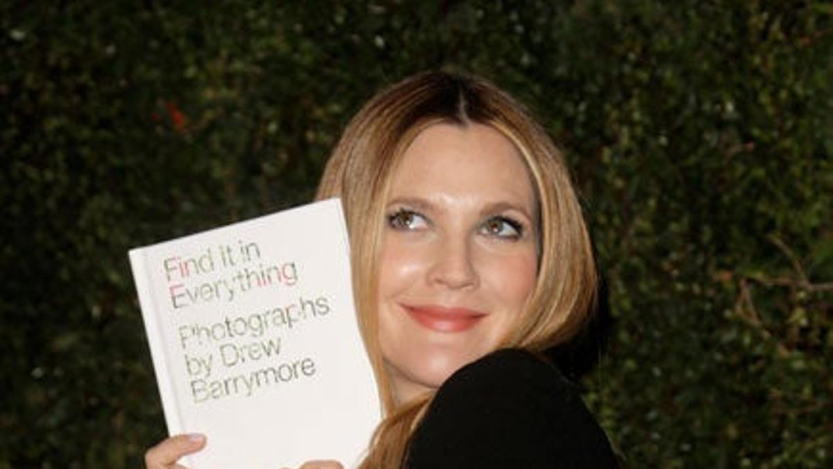 Drew Barrymore presenta su primer libro 'Find it in Everything'