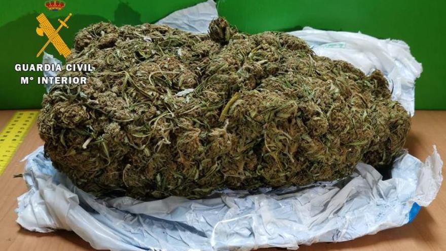 Detenido en Berbegal un joven que transportaba en su coche medio kilo de marihuana