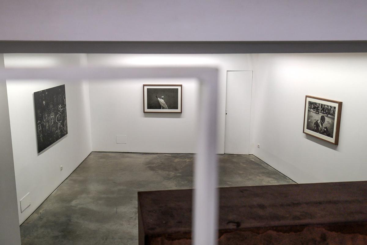 La galería 6a de Palma inaugura su primera exposición fotográfica. Se trata de 'La trinchera', con una selección de imágenes realizadas por Aitor Lara que se enmarca en Mallorca PhotoFest.