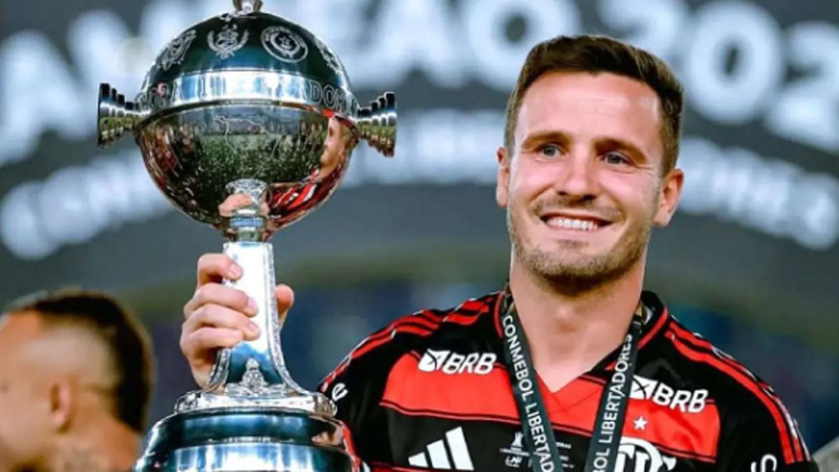 Saúl Ñíguez, celebrando la Copa Libertadores con Flamengo