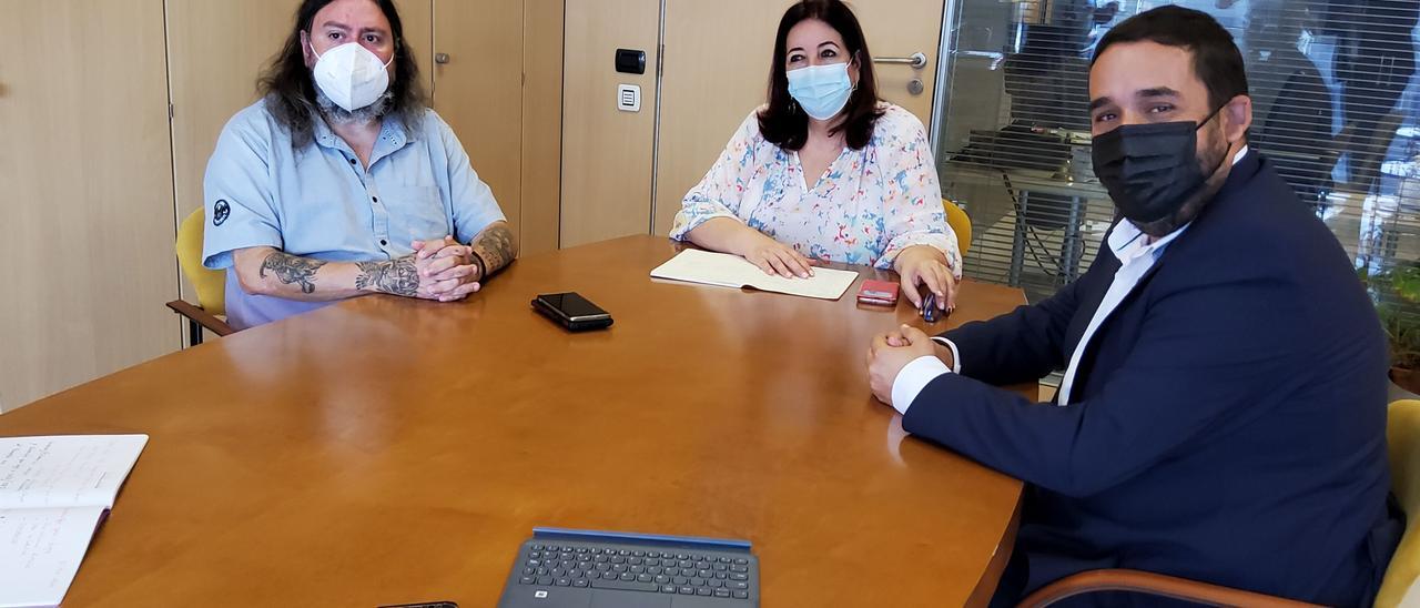 Un momento de la reunión entre el Ayuntamiento y el Gobierno canario.