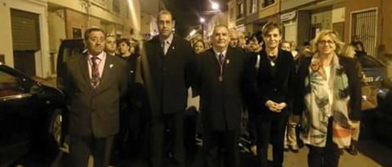 La exalcaldesa de Alzira abandona el pleno para presidir una procesión