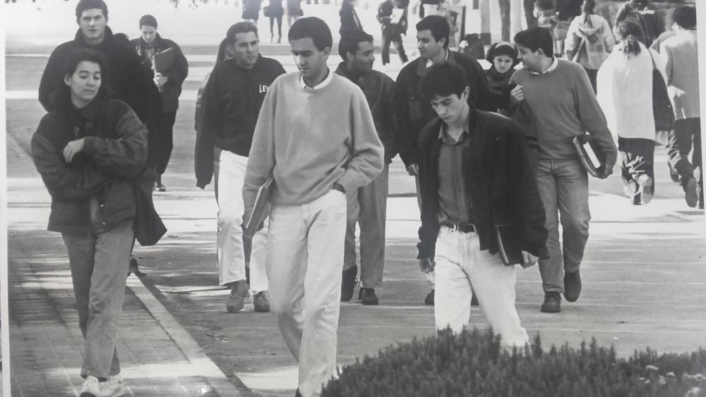 Alumnos, en el campus, 1991