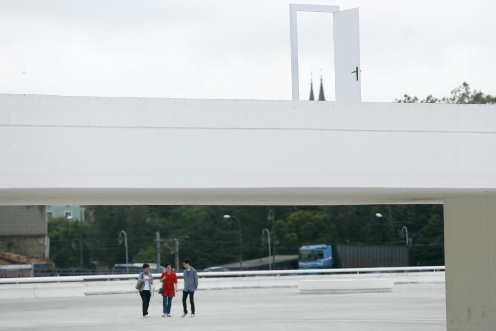 Montaje del colectivo DV en el Niemeyer