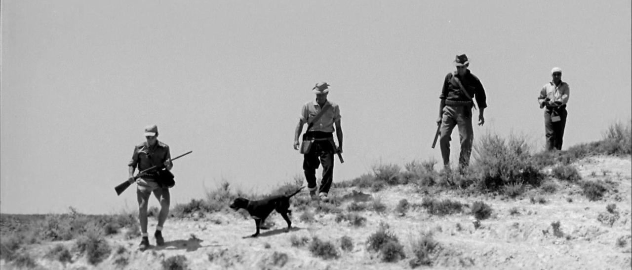 Un fotograma de ‘La caza’ (1966), de Carlos Saura.
