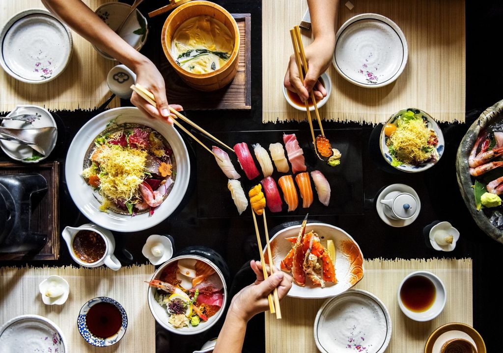 La gastronomía japonesa destaca por sus métodos de preparación.