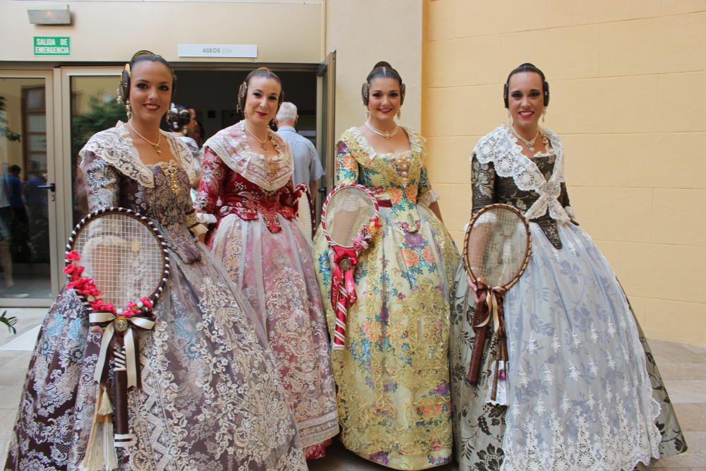 Tres generaciones de falleras en la Batalla de Flores