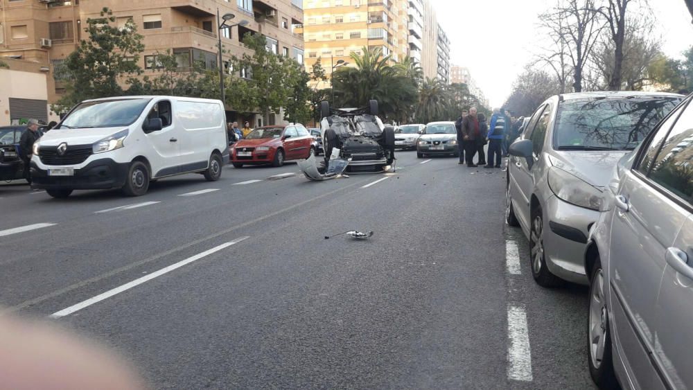 Aparatoso accidente en Blasco Ibáñez