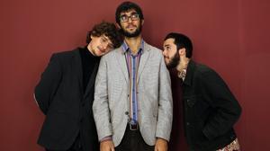 The Free Fall Band interpreta en acústic ’City of Raleigh’.