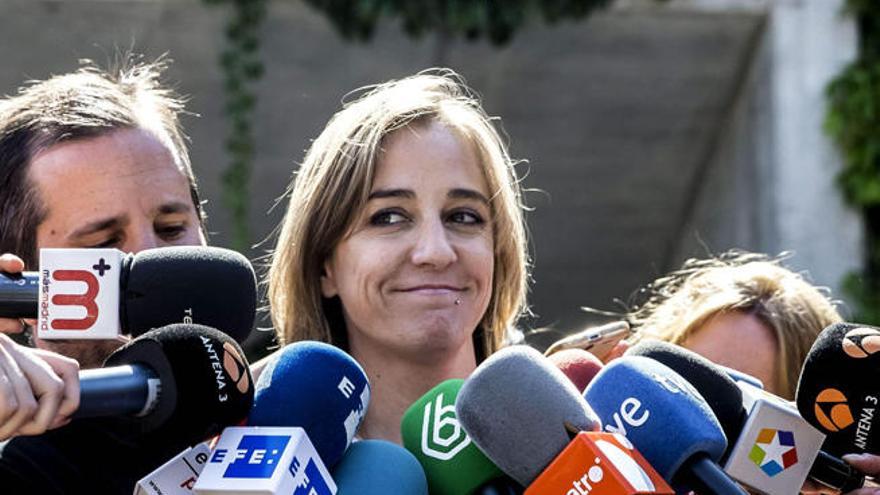 Tania Sánchez, ante los medios.