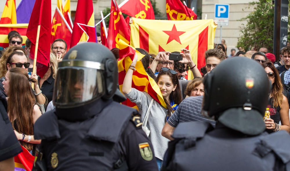 Tensión entre partidarios y detractores del referéndum en Alicante