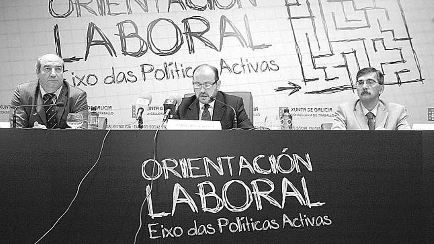 El conselleiro de Traballo, Ricardo Varela, en la presentación de la guía de orientación laboral.