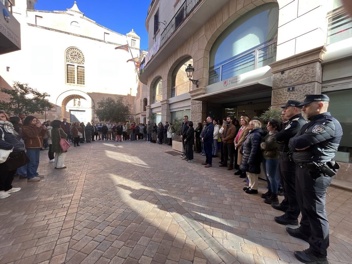 Minuto de silencio en Manacor.