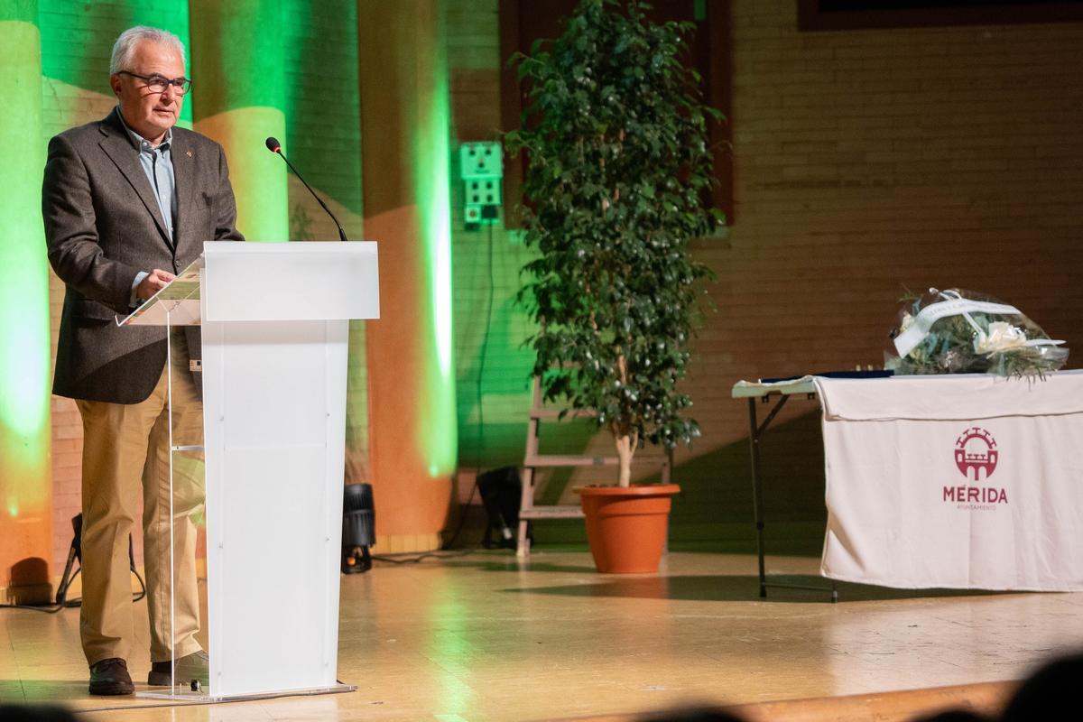 La capital extremeña dedicó un emotivo homenaje a María Bazaga.