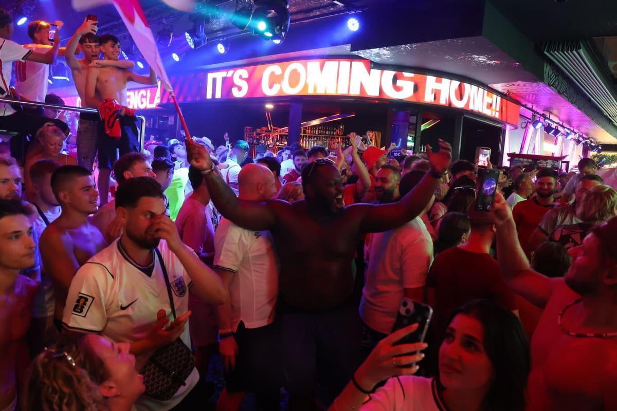 Argentina celebra el pase a la final en Alicante e Inglaterra llora en Benidorm: las dos caras de la moneda