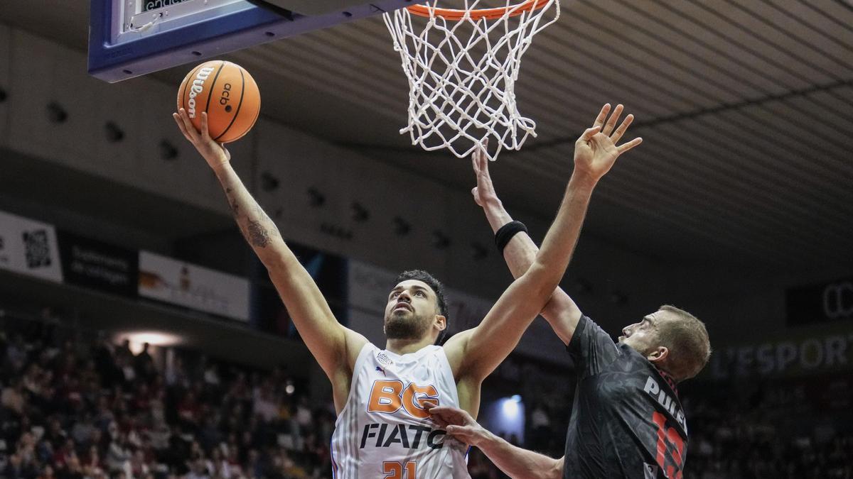 82-76. El Bàsquet Girona celebra una victoria clave en la zona baja a costa del Granada