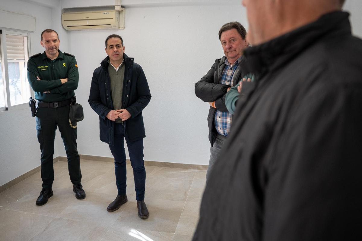 El vicepresidente Héctor Folgado ha supervisado la actuación en el cuartel de Benicarló.