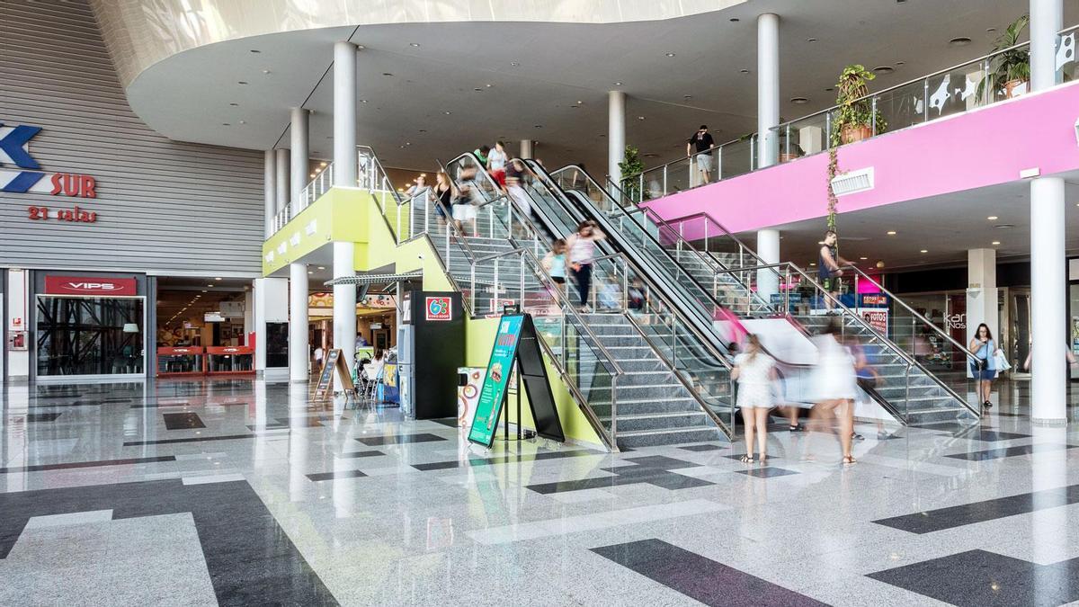 Imagen de archivo del acceso a los cines del centro comercial Málaga Nostrum.