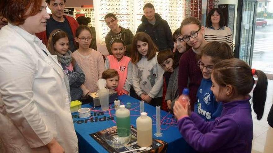 Niños participantes en el taller celebrado en Portonovo. // R.V,