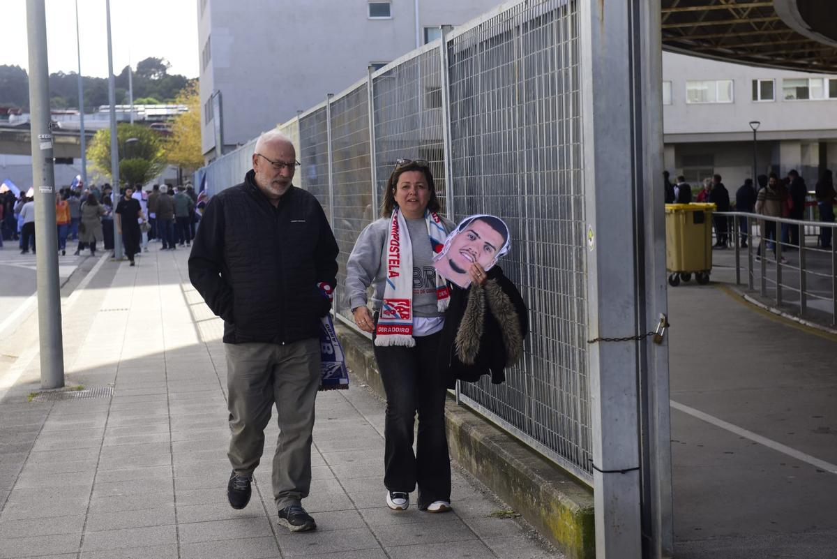 Llegada de los jugadores del Leyma al Coliseum antes del derbi frente al Obradoiro