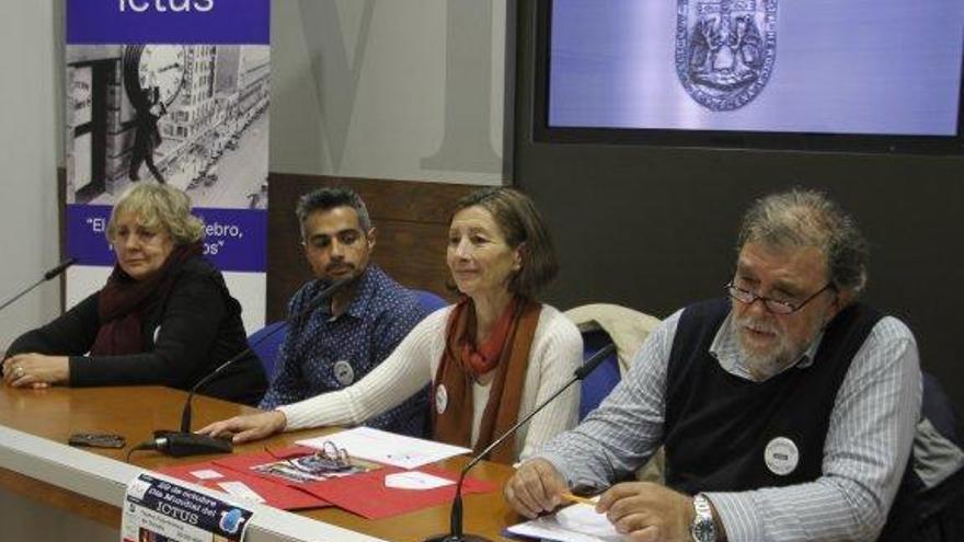 Miembros de la asociación Sos Ictus en un acto público.